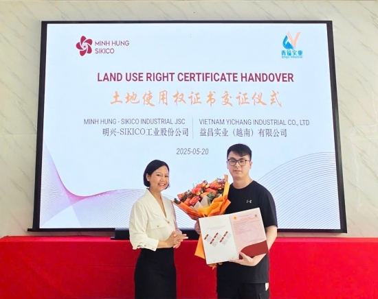 益昌实业（越南）有限公司在明兴SIKICO工业区接受土地使用权证书